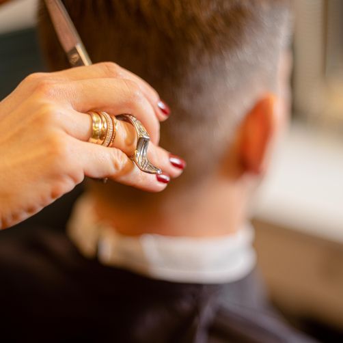 Solène Dibbern, Bad Schwartau, Friseurin, Produkte, Dienstleistungen, Damen und Herrenfrisuren, Färben, Haarverlängerung, Haarverdiechtung, Hochsteckfrisuren, Make Up, Dauerwelle, Farben von Wella, Dauerwellprodukte von Wella, Pflege- und Stylingprodukte von Revlon, Herrenserie American Crew, Olaplex, Pflegeprodkte von Glynt, Haarverlängerungen von Great Lenghts, Verdichtungen, 23611 Bad Schwartau, Rantzauallee 20