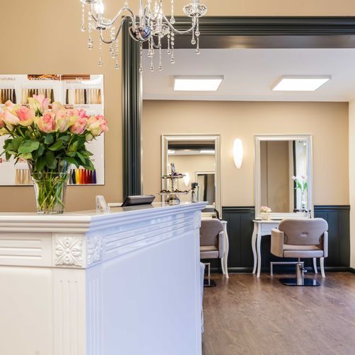 Solène Dibbern, Bad Schwartau, Friseurin, Produkte, Dienstleistungen, Damen und Herrenfrisuren, Färben, Haarverlängerung, Haarverdiechtung, Hochsteckfrisuren, Make Up, Dauerwelle, Farben von Wella, Dauerwellprodukte von Wella, Pflege- und Stylingprodukte von Revlon, Herrenserie American Crew, Olaplex, Pflegeprodkte von Glynt, Haarverlängerungen von Great Lenghts, Verdichtungen, 23611 Bad Schwartau, Rantzauallee 20