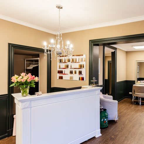 Solène Dibbern, Bad Schwartau, Friseurin, Produkte, Dienstleistungen, Damen und Herrenfrisuren, Färben, Haarverlängerung, Haarverdiechtung, Hochsteckfrisuren, Make Up, Dauerwelle, Farben von Wella, Dauerwellprodukte von Wella, Pflege- und Stylingprodukte von Revlon, Herrenserie American Crew, Olaplex, Pflegeprodkte von Glynt, Haarverlängerungen von Great Lenghts, Verdichtungen, 23611 Bad Schwartau, Rantzauallee 20