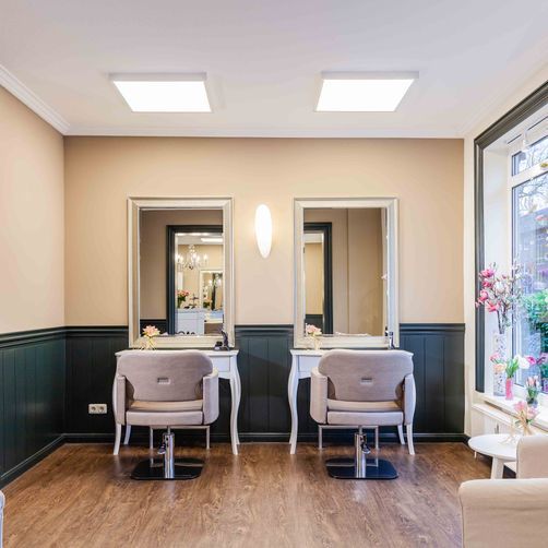 Solène Dibbern, Bad Schwartau, Friseurin, Produkte, Dienstleistungen, Damen und Herrenfrisuren, Färben, Haarverlängerung, Haarverdiechtung, Hochsteckfrisuren, Make Up, Dauerwelle, Farben von Wella, Dauerwellprodukte von Wella, Pflege- und Stylingprodukte von Revlon, Herrenserie American Crew, Olaplex, Pflegeprodkte von Glynt, Haarverlängerungen von Great Lenghts, Verdichtungen, 23611 Bad Schwartau, Rantzauallee 20