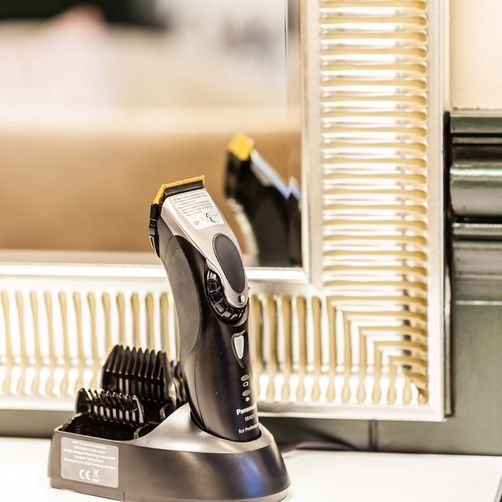 Solène Dibbern, Bad Schwartau, Friseurin, Produkte, Dienstleistungen, Damen und Herrenfrisuren, Färben, Haarverlängerung, Haarverdiechtung, Hochsteckfrisuren, Make Up, Dauerwelle, Farben von Wella, Dauerwellprodukte von Wella, Pflege- und Stylingprodukte von Revlon, Herrenserie American Crew, Olaplex, Pflegeprodkte von Glynt, Haarverlängerungen von Great Lenghts, Verdichtungen, 23611 Bad Schwartau, Rantzauallee 20