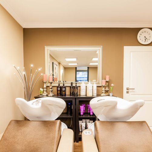 Solène Dibbern, Bad Schwartau, Friseurin, Produkte, Dienstleistungen, Damen und Herrenfrisuren, Färben, Haarverlängerung, Haarverdiechtung, Hochsteckfrisuren, Make Up, Dauerwelle, Farben von Wella, Dauerwellprodukte von Wella, Pflege- und Stylingprodukte von Revlon, Herrenserie American Crew, Olaplex, Pflegeprodkte von Glynt, Haarverlängerungen von Great Lenghts, Verdichtungen, 23611 Bad Schwartau, Rantzauallee 20